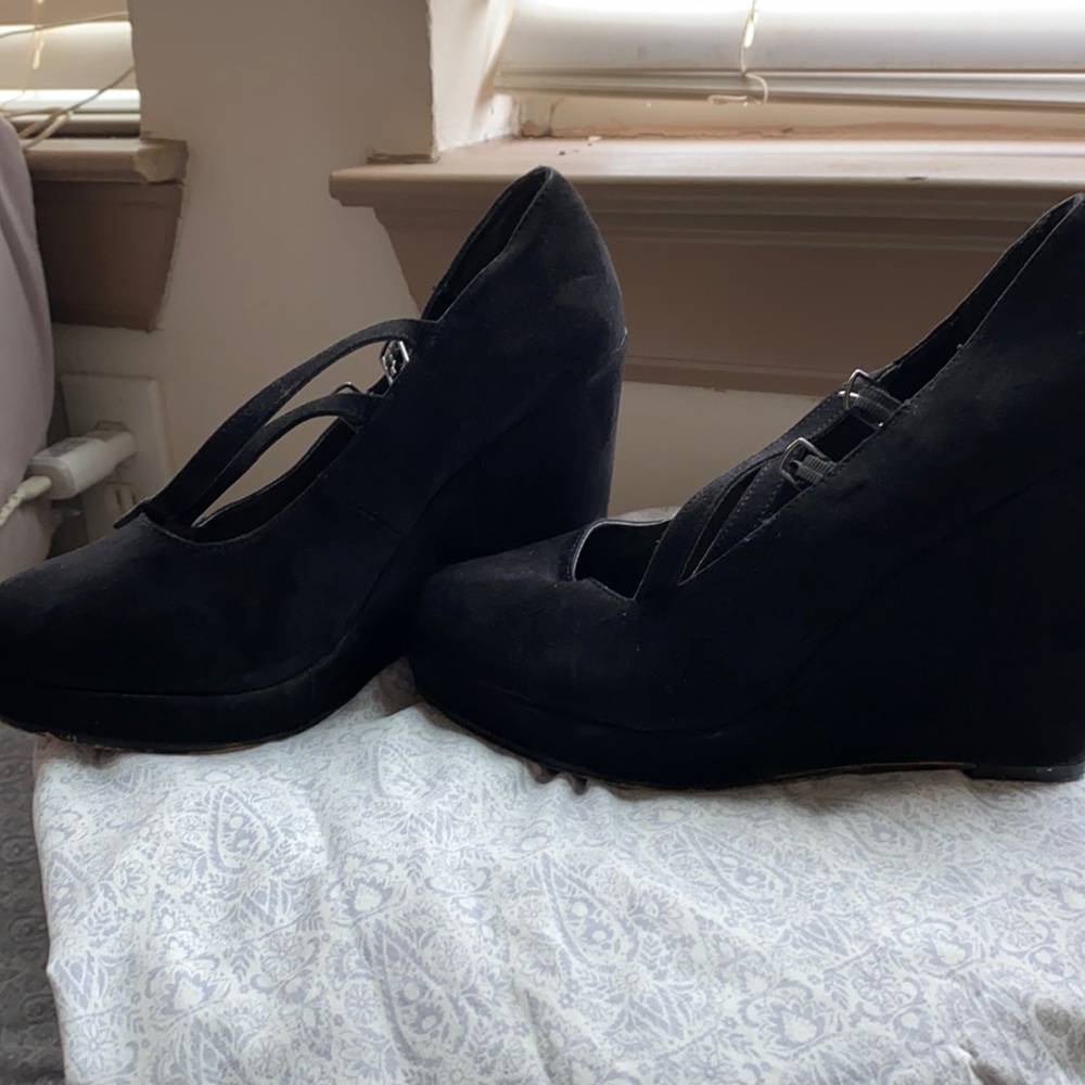 Wedge heel shoe